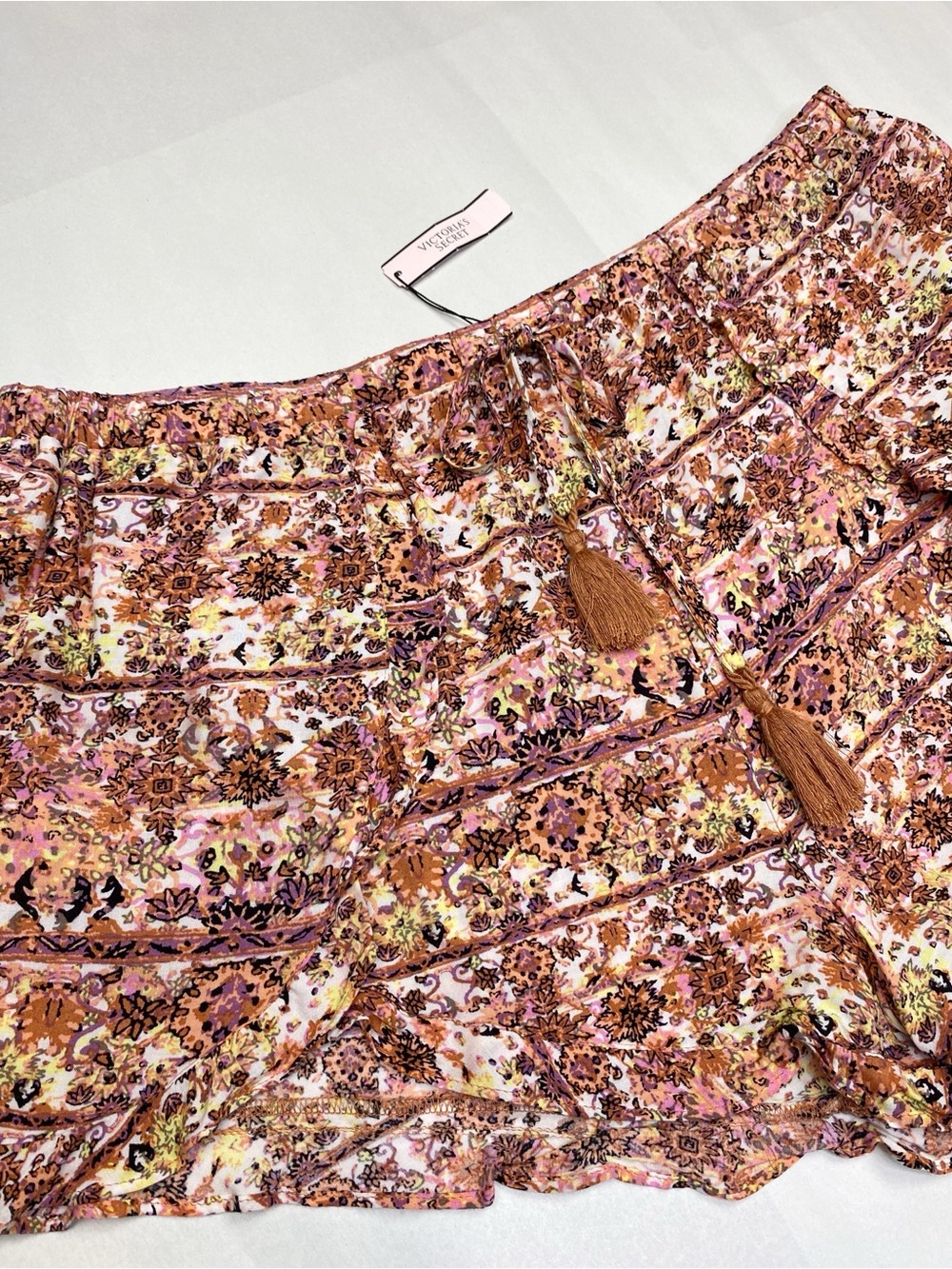 NWT Victoria’s Secret Boho Floral Ruffle Shorts High Rise Tassel Tie Size Large